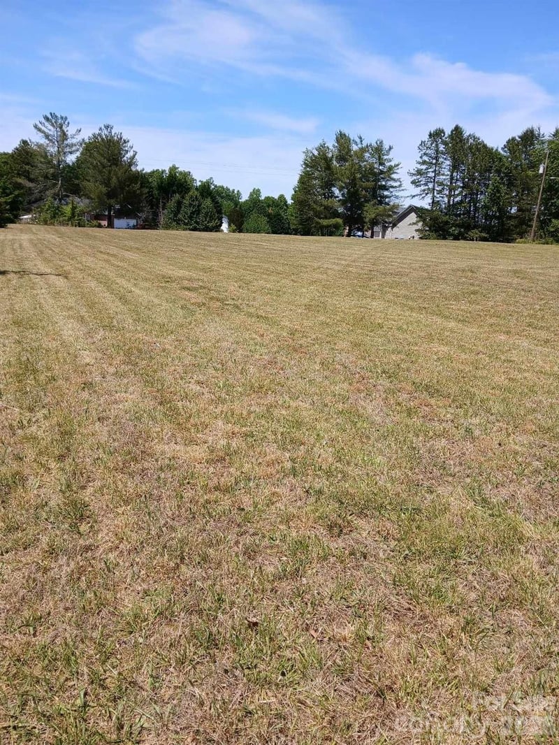 230 Cape Hickory Rd, Hickory, NC 28601