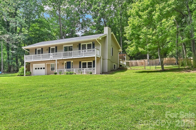 11 Greenwood Acres Dr, Mills River, NC 28759