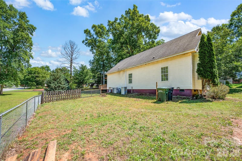 105 Queensbury Rd, Troutman, NC 28166