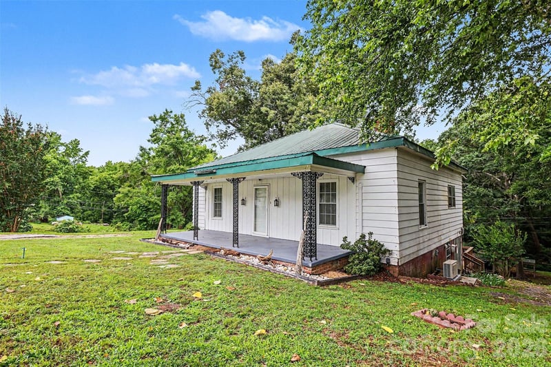 58 Poplar St, Great Falls, SC 29055