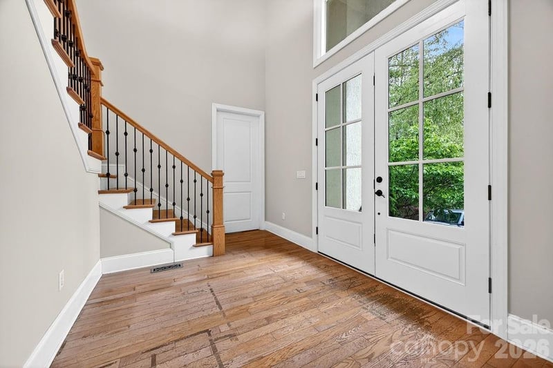 94 Oak Hollow Dr, Asheville, NC 28805