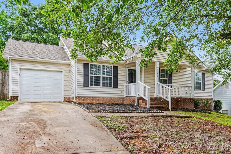 8028 Lobilia Ln, Charlotte, NC 28214