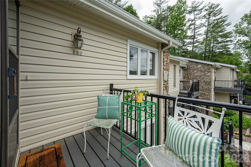580 Britton Creek Dr, Hendersonville, NC 28791