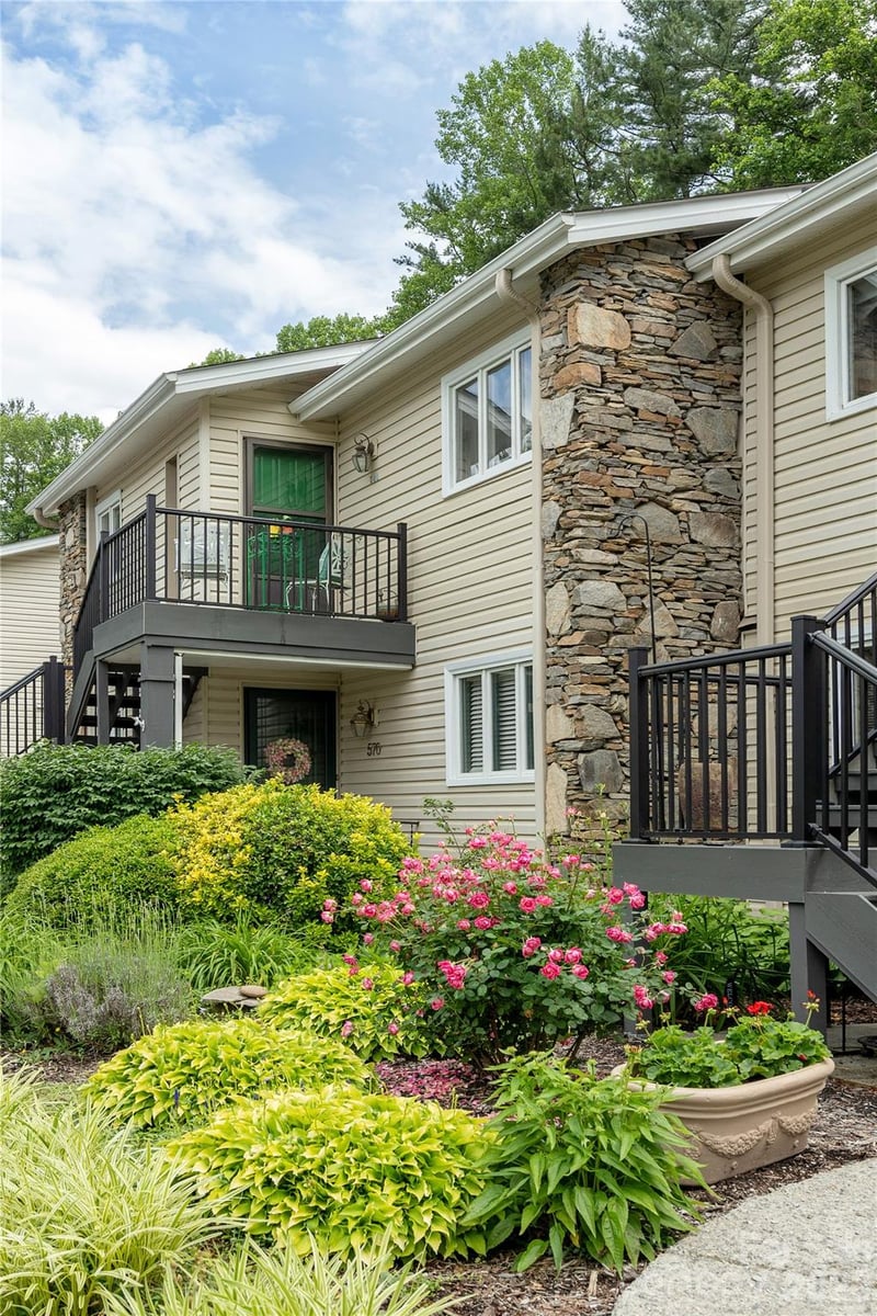 580 Britton Creek Dr, Hendersonville, NC 28791