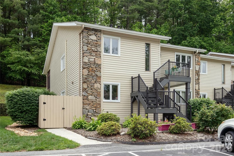 580 Britton Creek Dr, Hendersonville, NC 28791