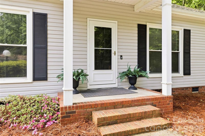 325 Enchanted Dr, Matthews, NC 28104