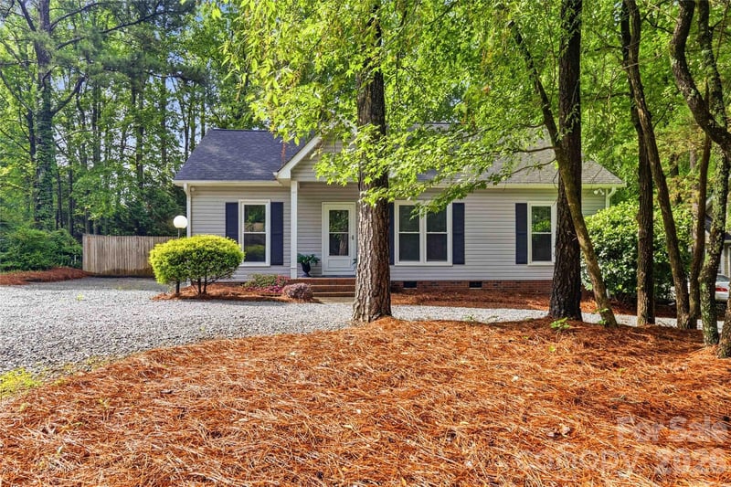 325 Enchanted Dr, Matthews, NC 28104