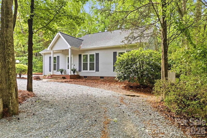 325 Enchanted Dr, Matthews, NC 28104