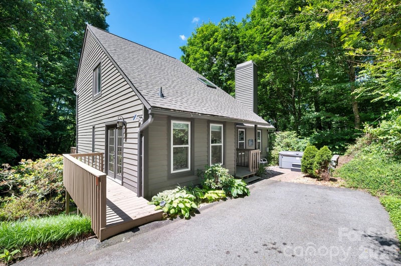 450 Elk Mountain Scenic Hw, Asheville, NC 28804