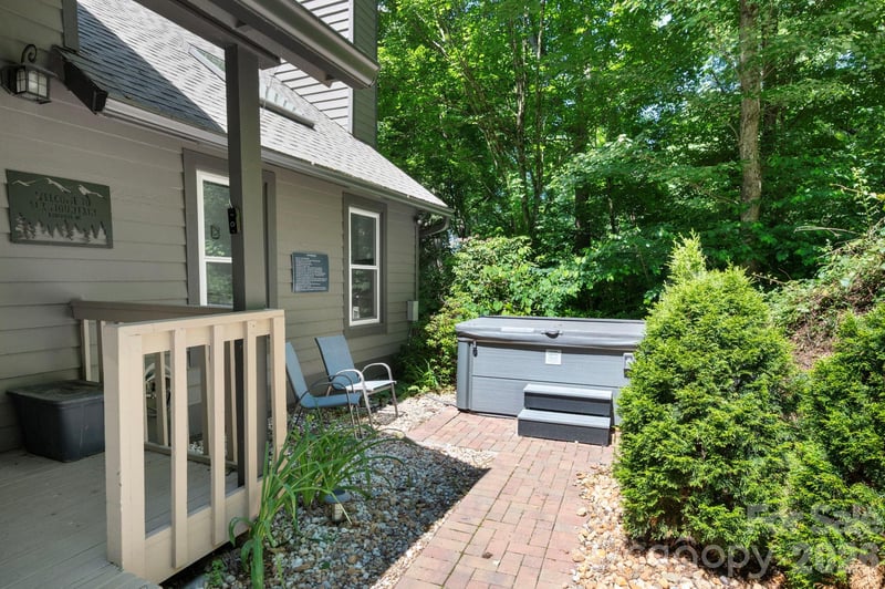 450 Elk Mountain Scenic Hw, Asheville, NC 28804