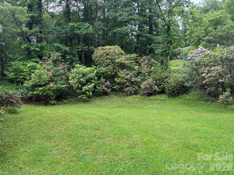609 Valley Rd, Spruce Pine, NC 28777