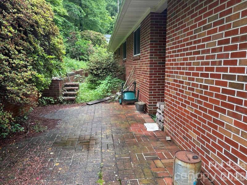 609 Valley Rd, Spruce Pine, NC 28777