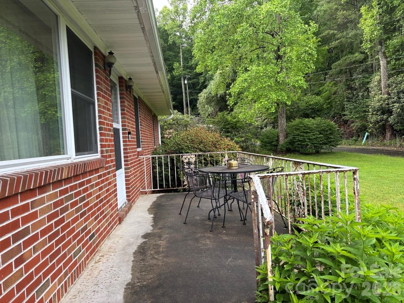 609 Valley Rd, Spruce Pine, NC 28777
