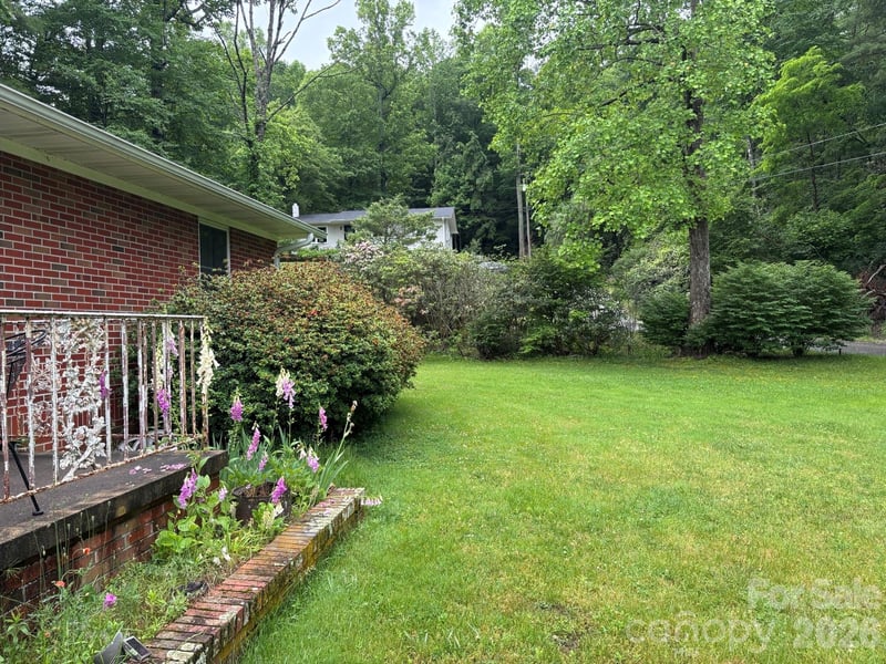 609 Valley Rd, Spruce Pine, NC 28777