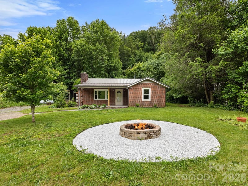 205 Old Fort Rd, Fairview, NC 28730