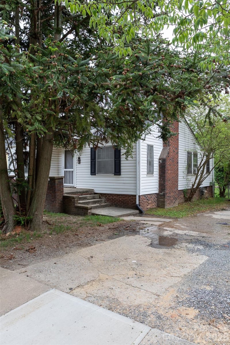 312 Race St, Statesville, NC 28677