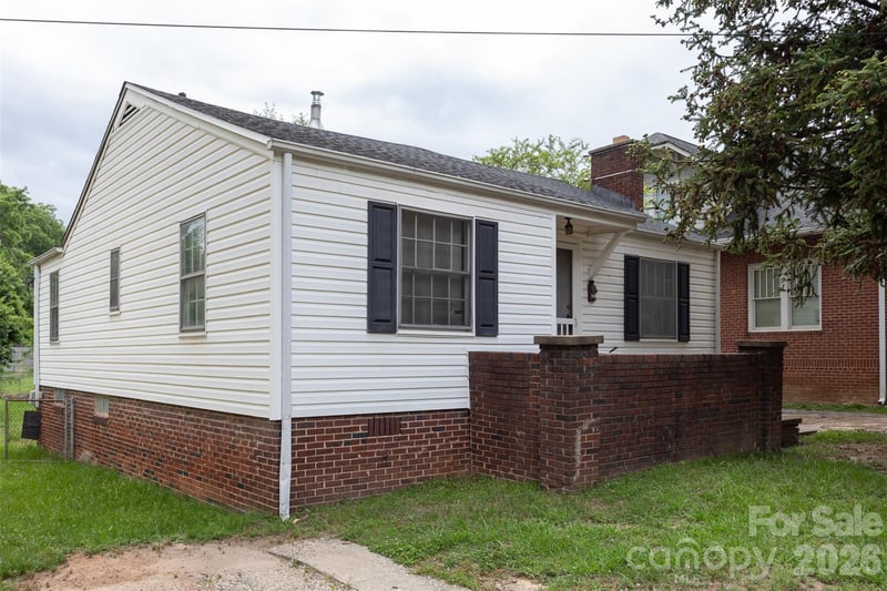 312 Race St, Statesville, NC 28677