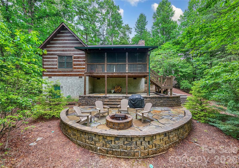 82 Sky Vista Ln, Hendersonville, NC 28792