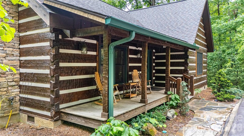 82 Sky Vista Ln, Hendersonville, NC 28792