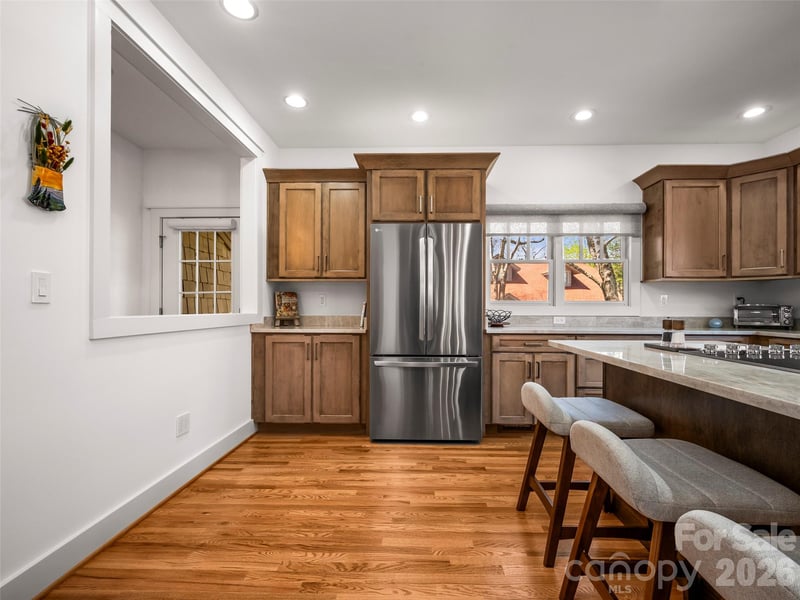 19 Lacoste Dr, Hendersonville, NC 28739