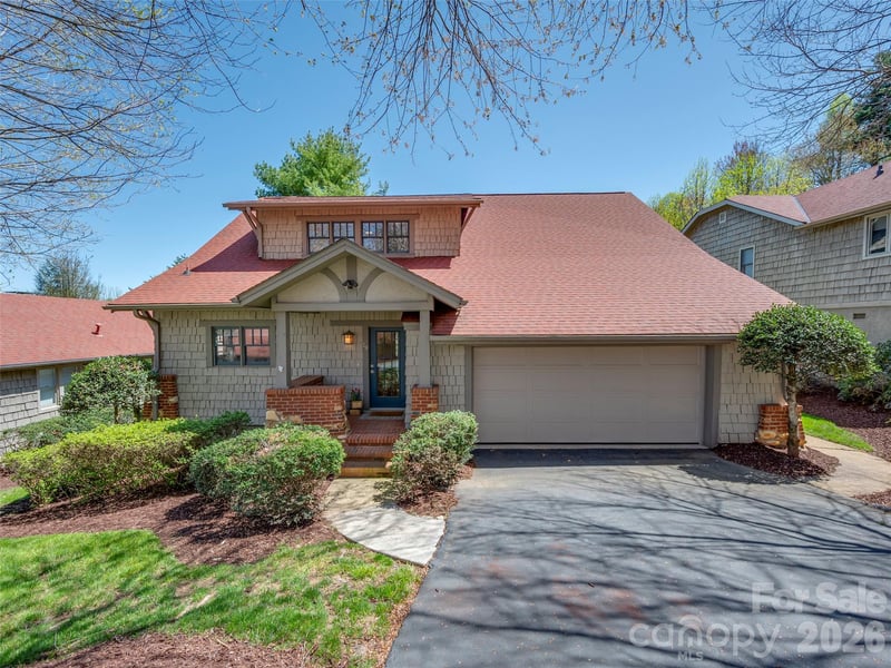 19 Lacoste Dr, Hendersonville, NC 28739