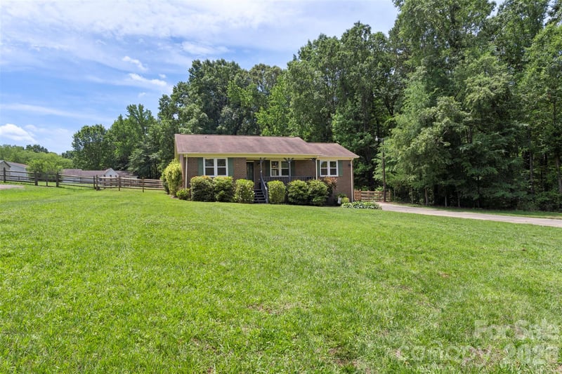 2201 Bow Brook Trl, Matthews, NC 28104