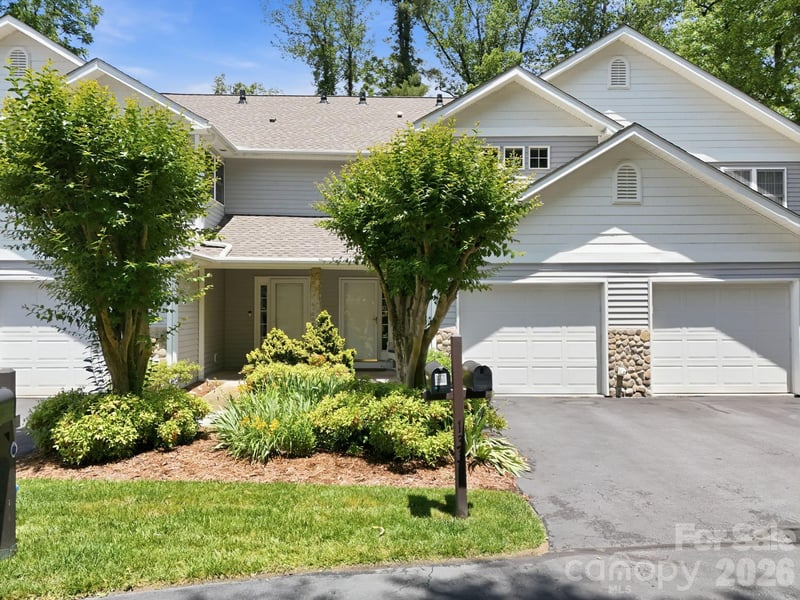 135 Ewarts Pond Rd, Hendersonville, NC 28739