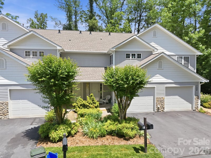 135 Ewarts Pond Rd, Hendersonville, NC 28739