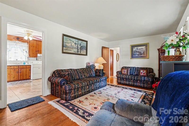 400 Briarwood Dr, Charlotte, NC 28215