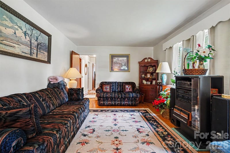400 Briarwood Dr, Charlotte, NC 28215