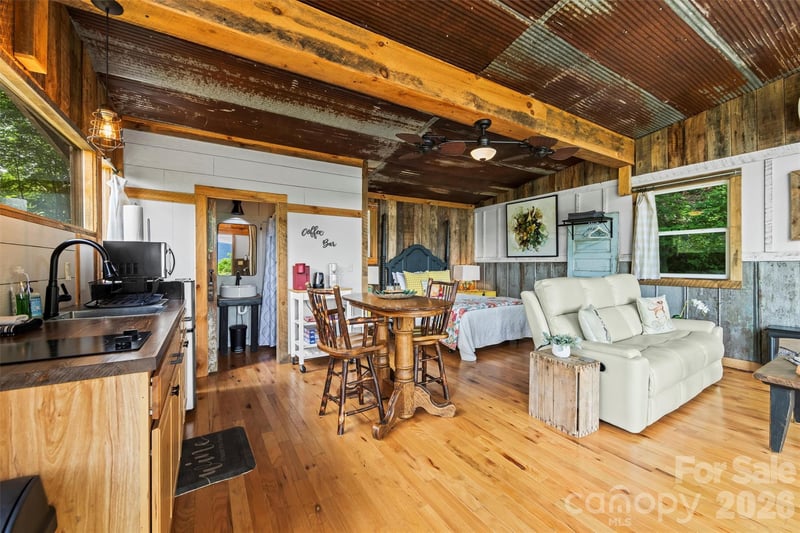 553 Paradise Mountain Rd, Canton, NC 28716
