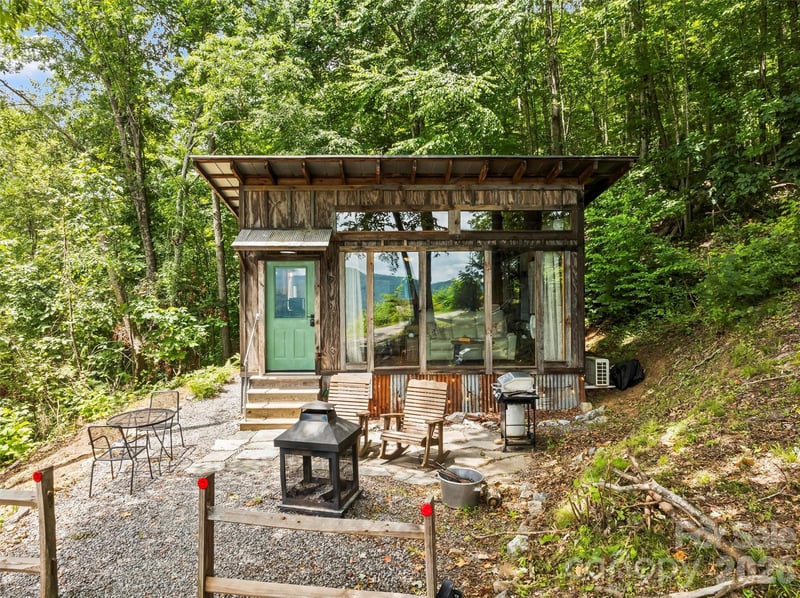 553 Paradise Mountain Rd, Canton, NC 28716