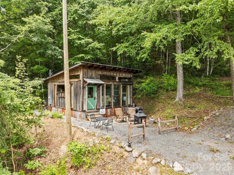 553 Paradise Mountain Rd, Canton, NC 28716