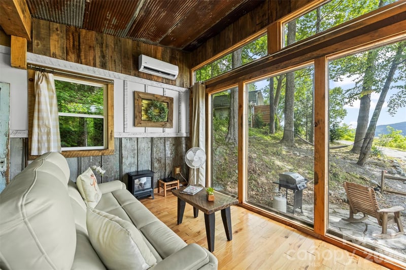 553 Paradise Mountain Rd, Canton, NC 28716