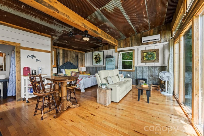553 Paradise Mountain Rd, Canton, NC 28716