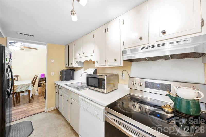 7130 Stonington Ln, Charlotte, NC 28227