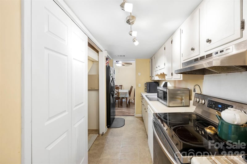 7130 Stonington Ln, Charlotte, NC 28227