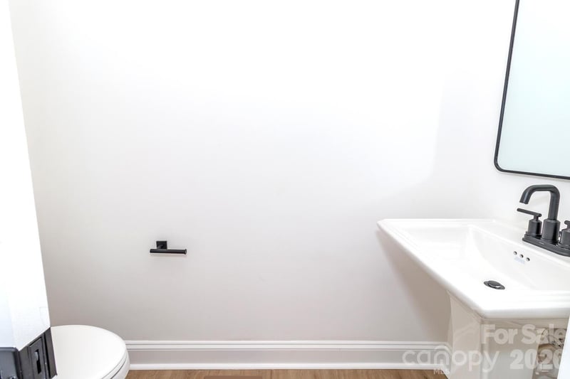 2501 Elon St, Charlotte, NC 28208