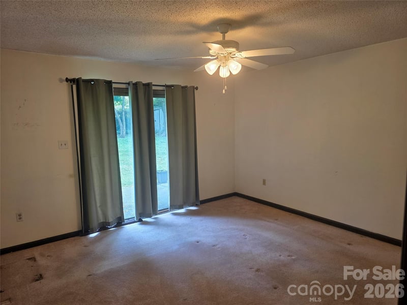 4028 Elizabeth St, Hickory, NC 28601