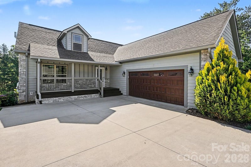 168 Triple Fairways Dr, Hendersonville, NC 28739