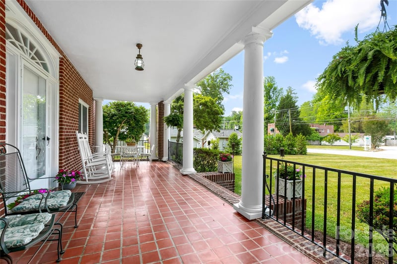 1518 Greenville Hw, Hendersonville, NC 28792