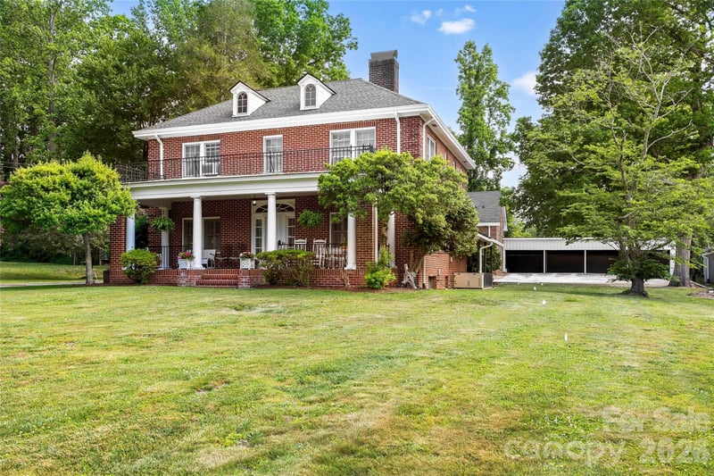 1518 Greenville Hw, Hendersonville, NC 28792