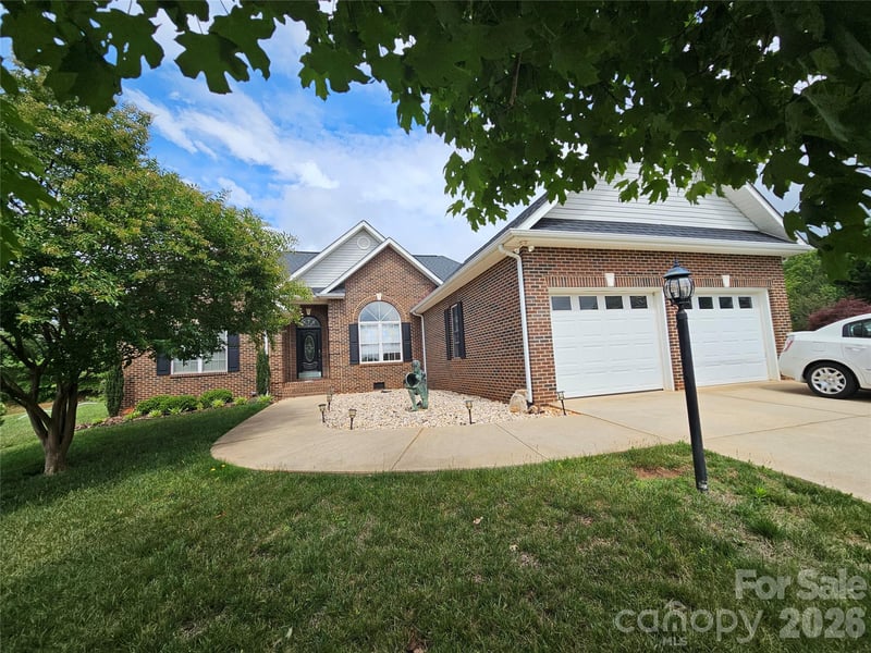 4613 19th Street Ct, Hickory, NC 28601