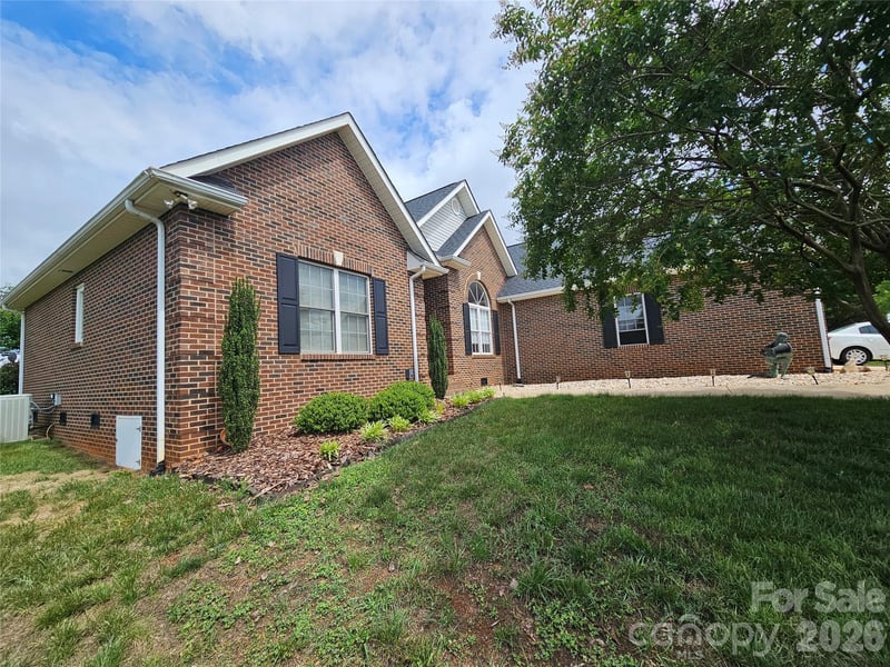 4613 19th Street Ct, Hickory, NC 28601