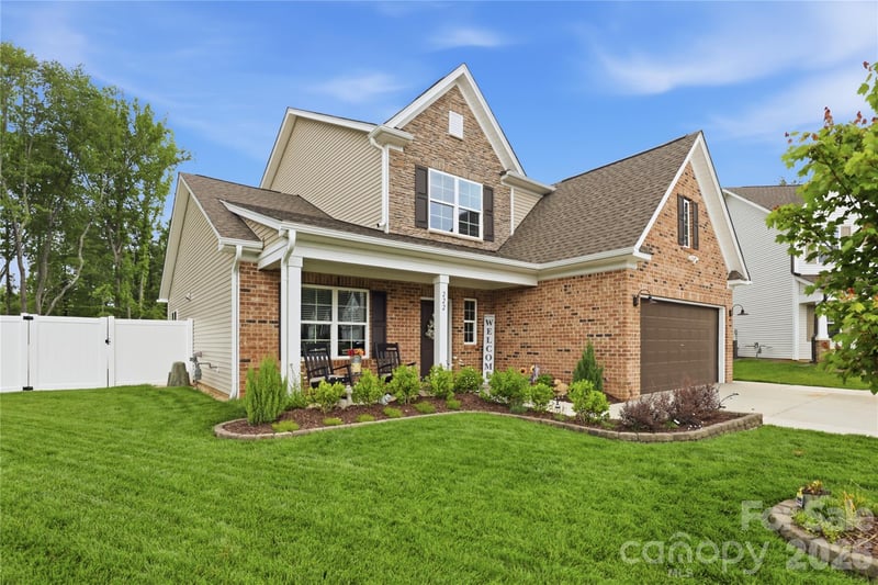 222 Moravian Ct, Advance, NC 27006