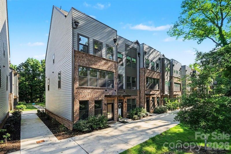 300 Twinflower Ln, Charlotte, NC 28205