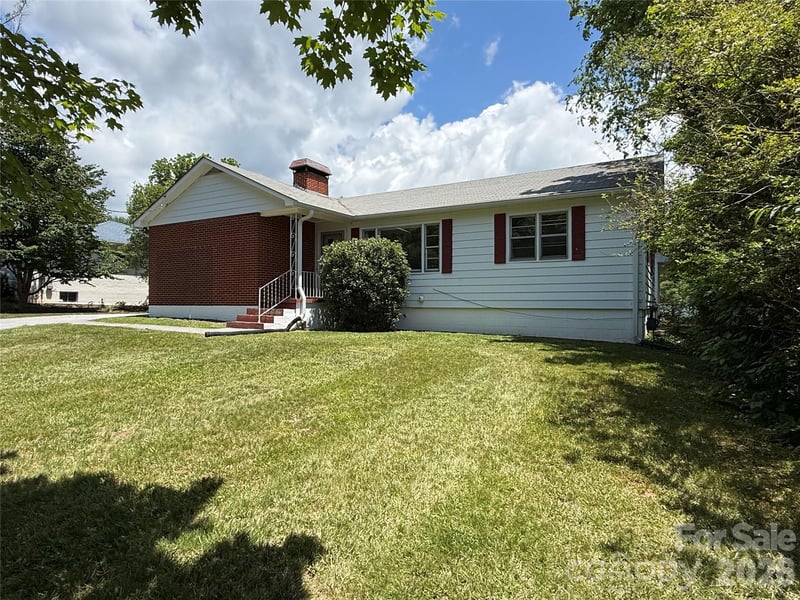 17 Pershing Rd, Asheville, NC 28805