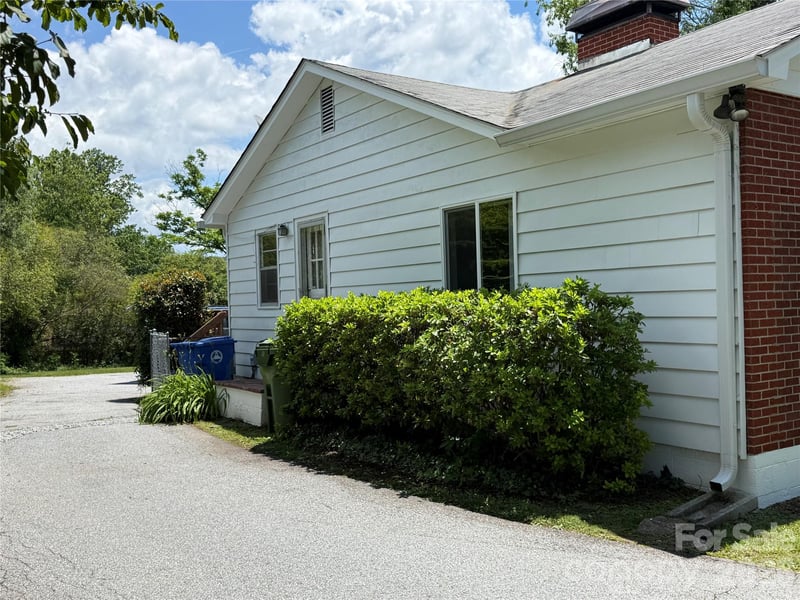 17 Pershing Rd, Asheville, NC 28805