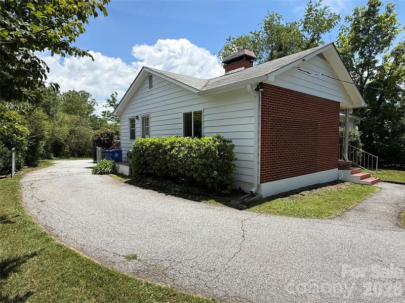 17 Pershing Rd, Asheville, NC 28805