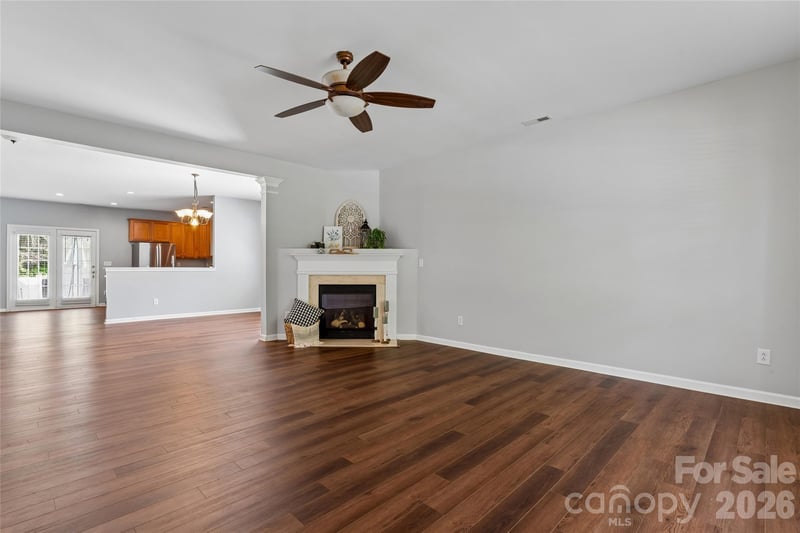222 Flanders Dr, Mooresville, NC 28117
